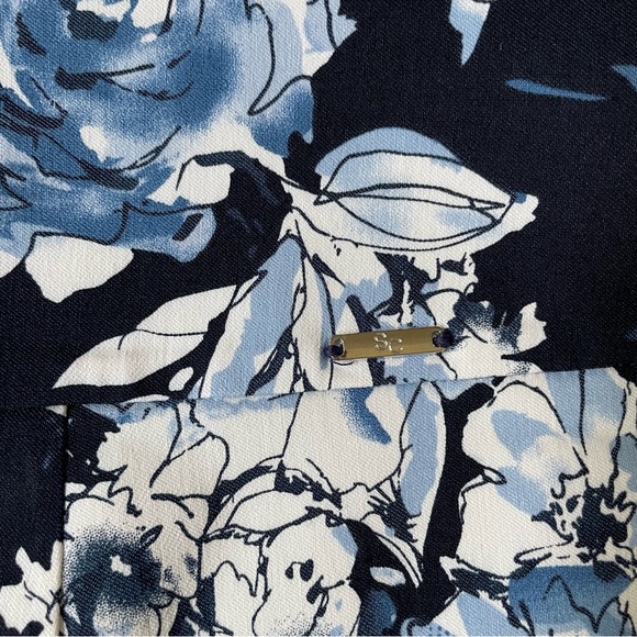 SC & Co Blue White Floral Pockets Stretch Tummy Control Wide Band Waist Skort - Picture 5 of 9